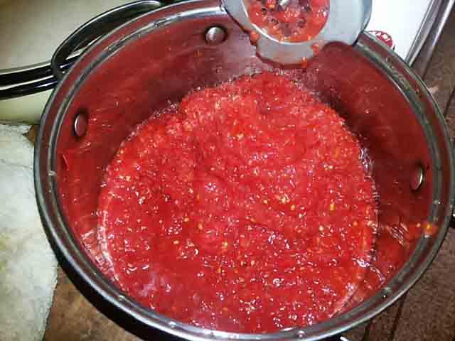 Рецепта за домати в собствен сок за зимата с естествен вкус без стерилизация