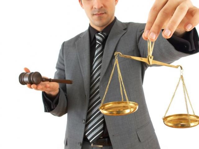 एक वकील कितना कमाता है और एक नौसिखिया वकील कैसे पैसा कमा सकता है? एक वकील बैंक में कितना कमाता है?