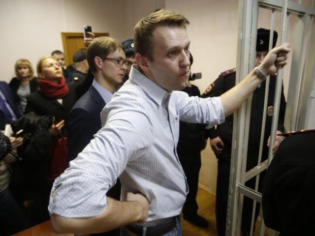 Съученикът на Медведев съди Навални за клевета Навални съди Медведев
