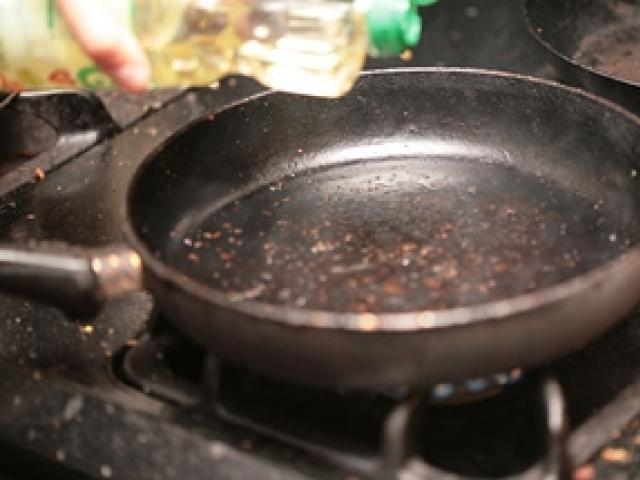 Как пожарить стейк из говядины на сковороде?