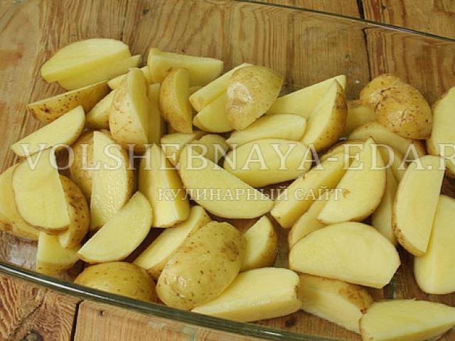 Pastrav copt cu cartofi, retete de pastrav la cuptor cu cartofi